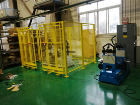 Balancing machine with safety cover